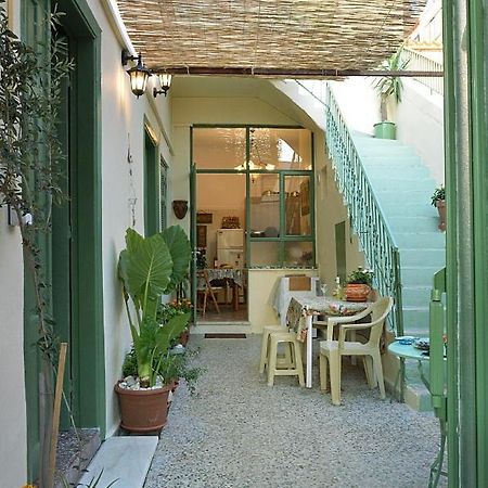 Apartamento Pireas Port Next To Metro Artistic House Exterior foto