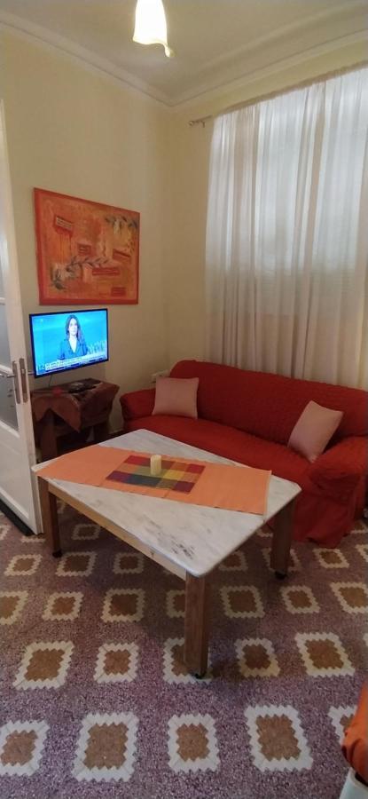 Apartamento Pireas Port Next To Metro Artistic House Exterior foto