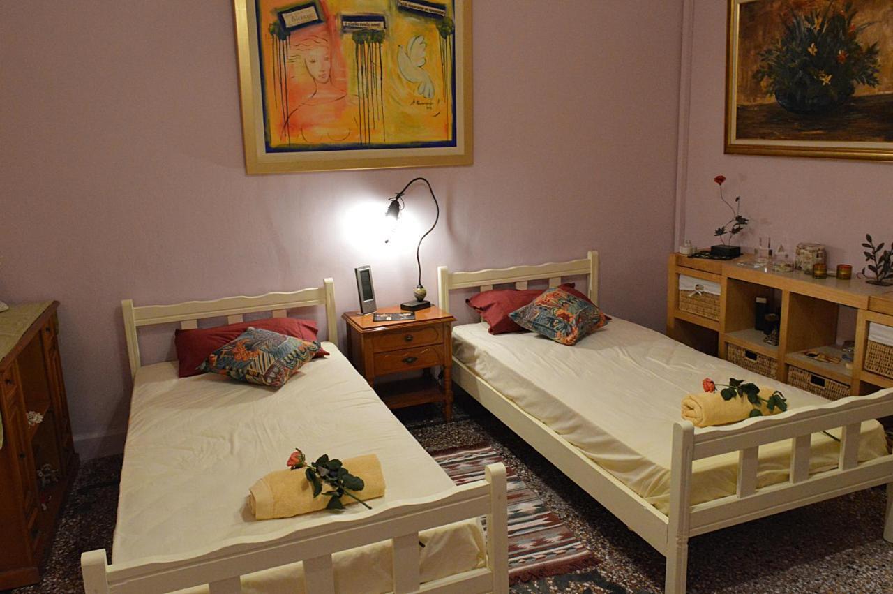 Apartamento Pireas Port Next To Metro Artistic House Exterior foto