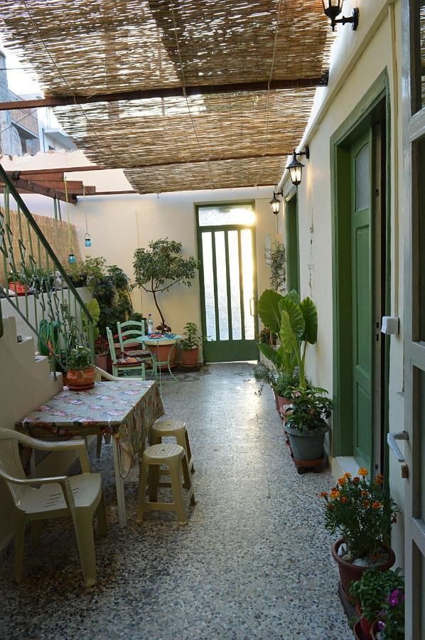 Apartamento Pireas Port Next To Metro Artistic House Exterior foto