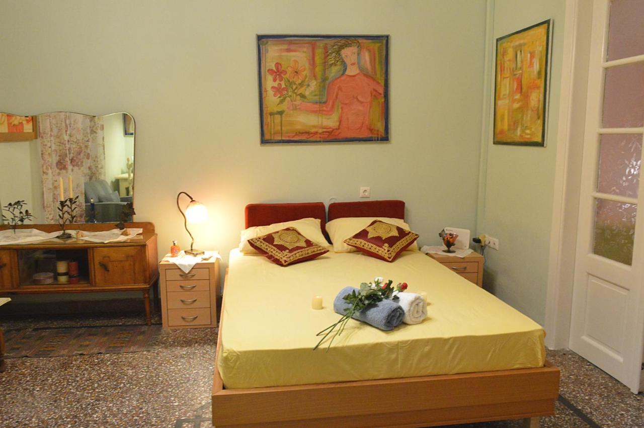 Apartamento Pireas Port Next To Metro Artistic House Exterior foto