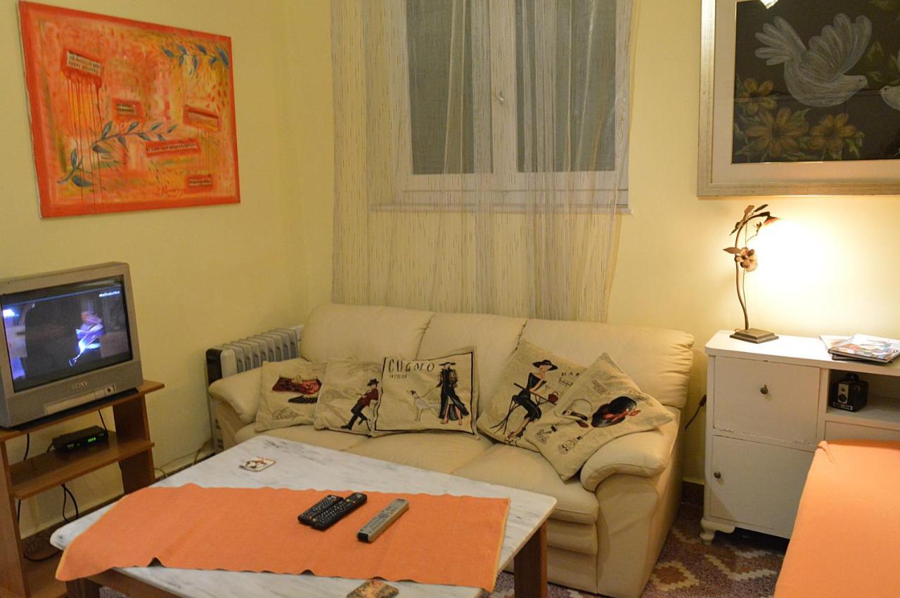 Apartamento Pireas Port Next To Metro Artistic House Exterior foto